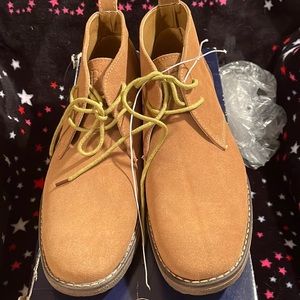 NWT, men’s Bass lace up suede boots